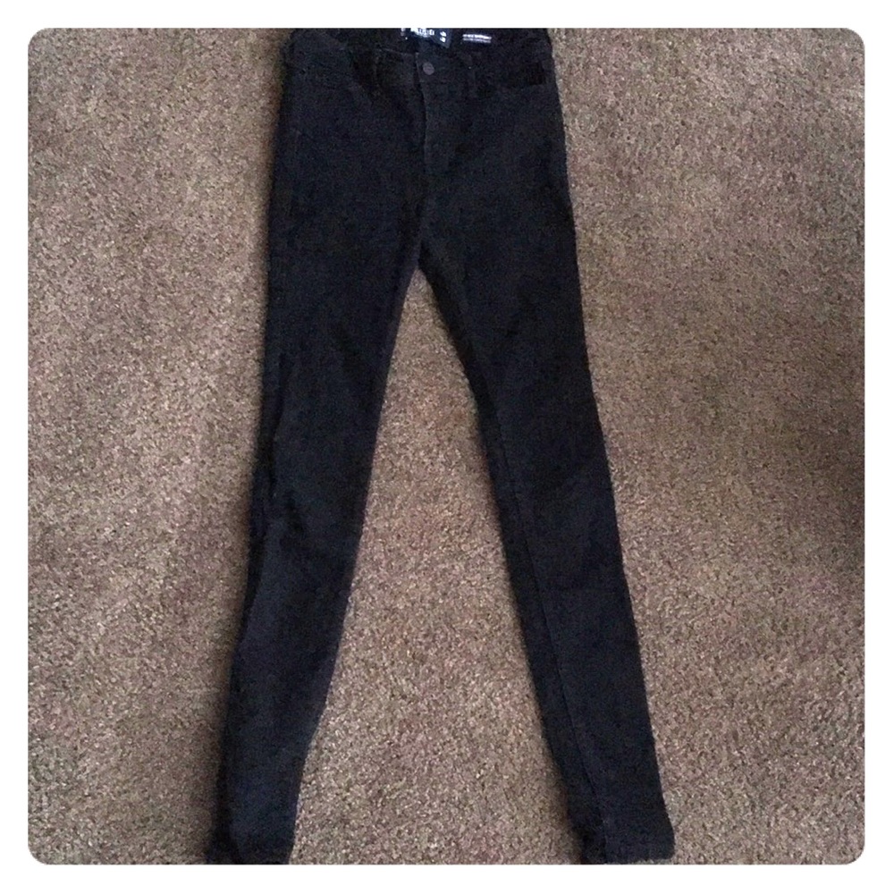 Black skinny jeans.